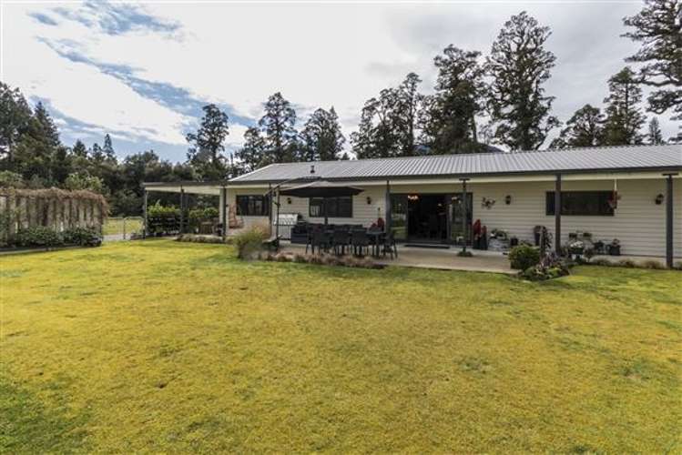 9 Adair Road Haast_26