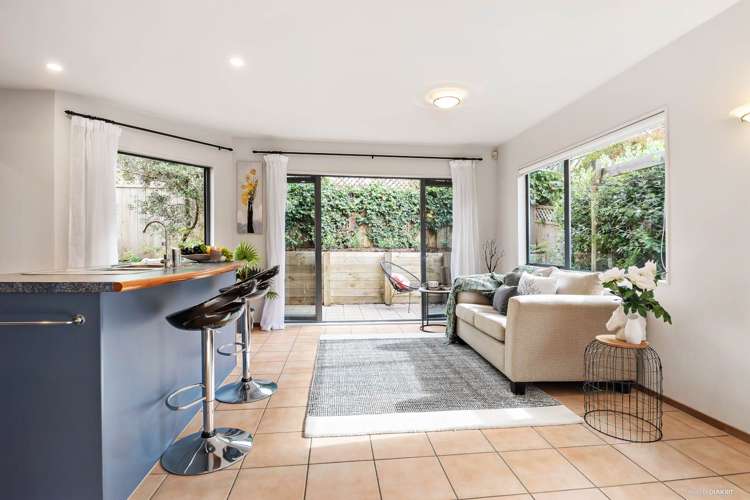 2/7 Jutland Street Mairangi Bay_4