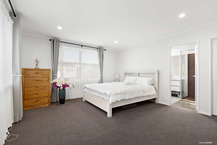 12 Horsefields Drive Flat Bush_10