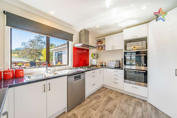 13 Lees Grove Wainuiomata_1