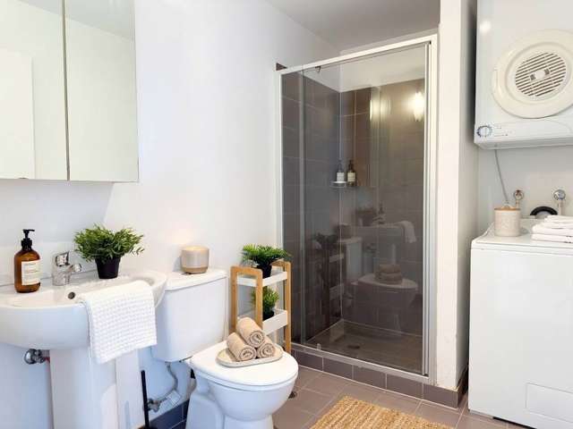 6A/32 Eden Crescent City Centre_3