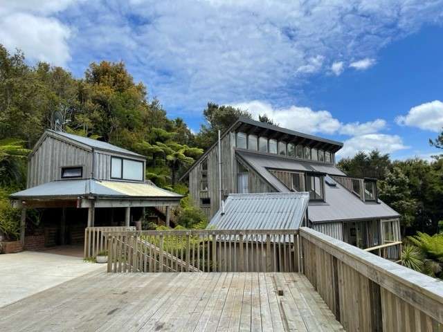 8 Dalmeny Close Murrays Bay_1