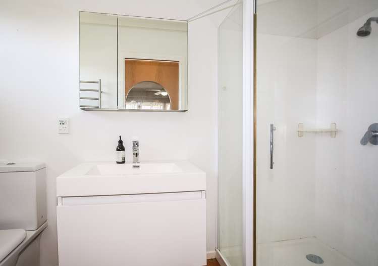 48 Clark Road Pahurehure_13