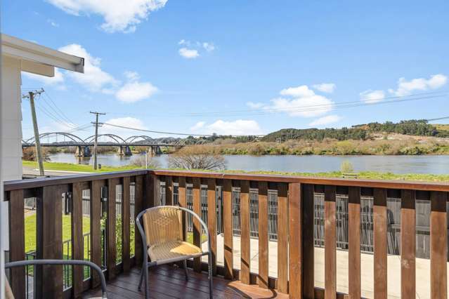 Wake up to Waikato River views
