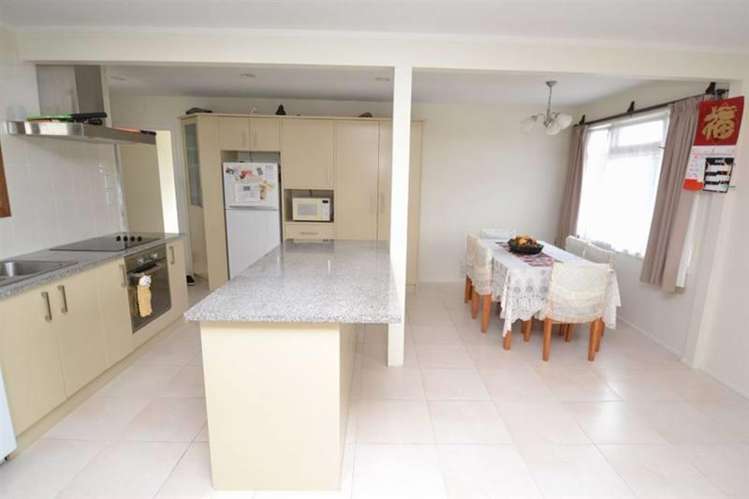 3 Tiroroa Avenue Te Atatu South_4