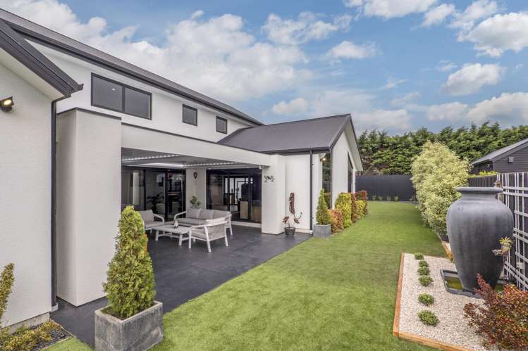 27 Carnaveron Drive Lincoln_32