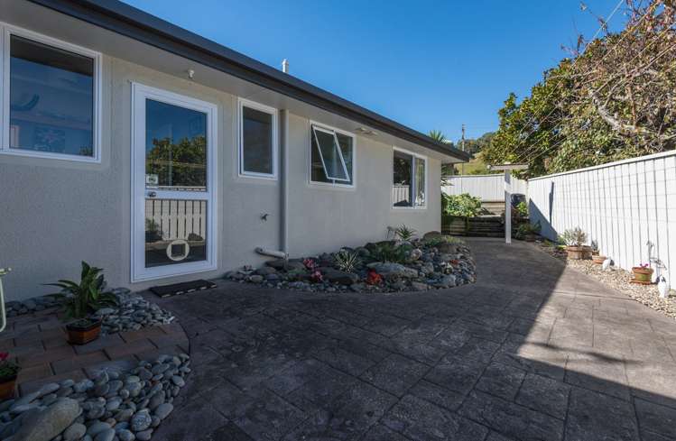 12 Kate Edgar Place Stoke_24