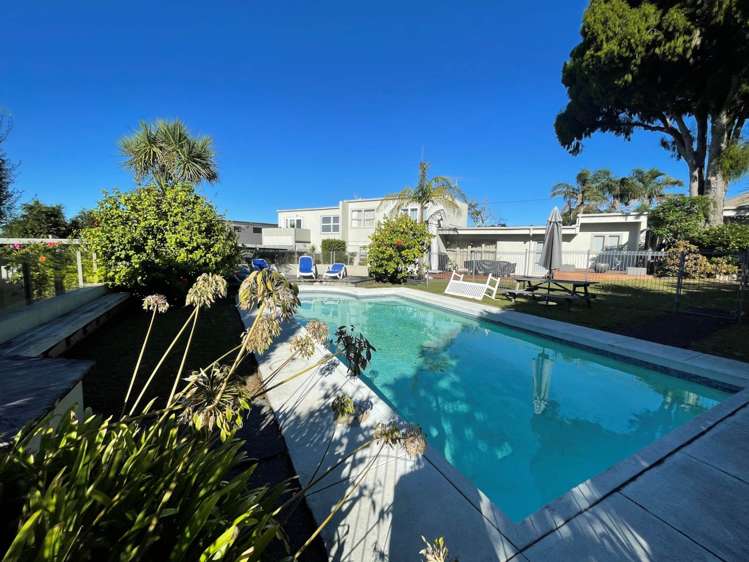 10/18 Parr Terrace Castor Bay_13