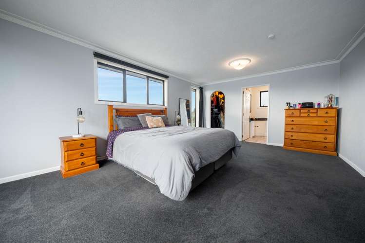 708 Queens Drive Waikiwi_12