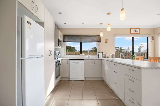 32 Aitkenhead Court Parakai_3