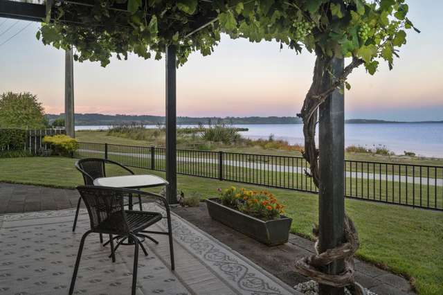 Peaceful Living by the Lake