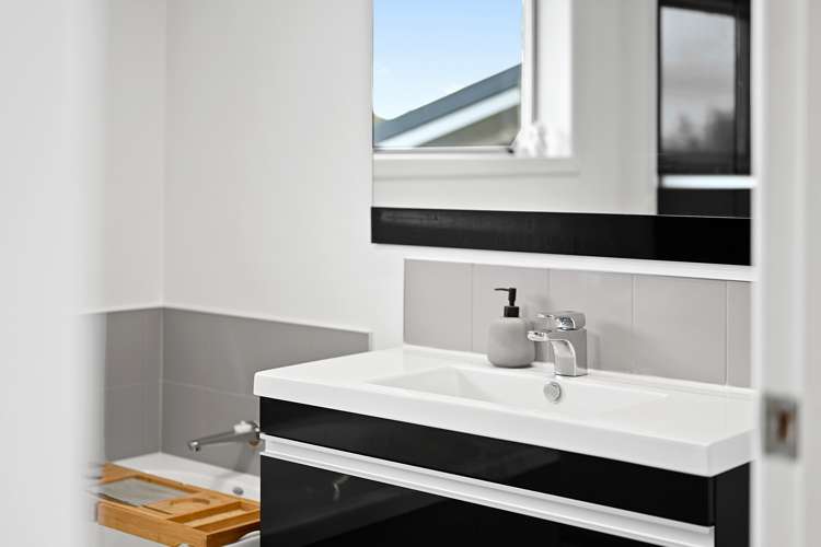 12 Resthill Crescent Glenview_19