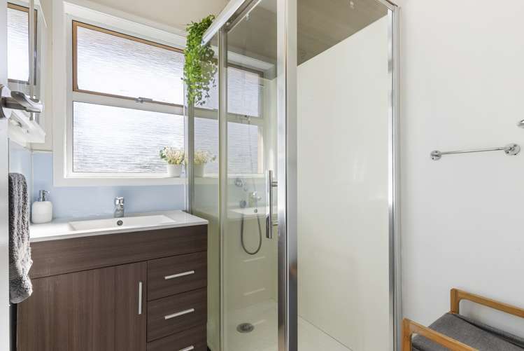 2/16 Girrahween Drive Totara Vale_10