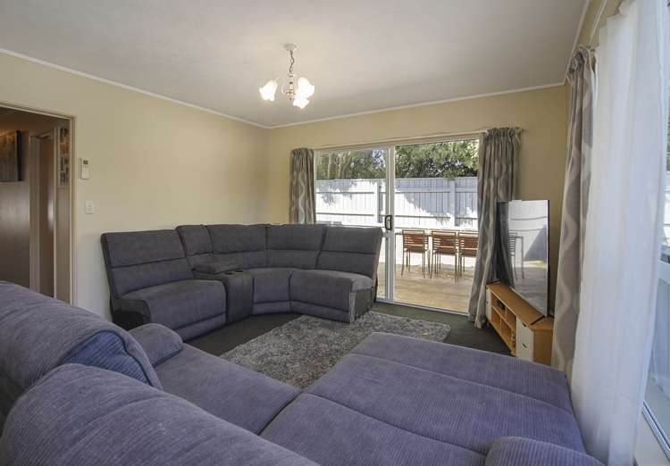 2/6 Manson Avenue Stoke_2
