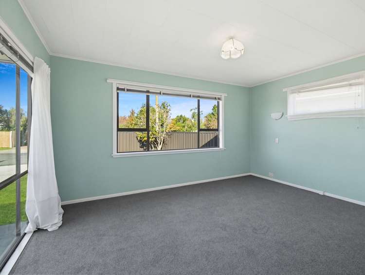 1204 Norfolk Crescent Mayfair_10