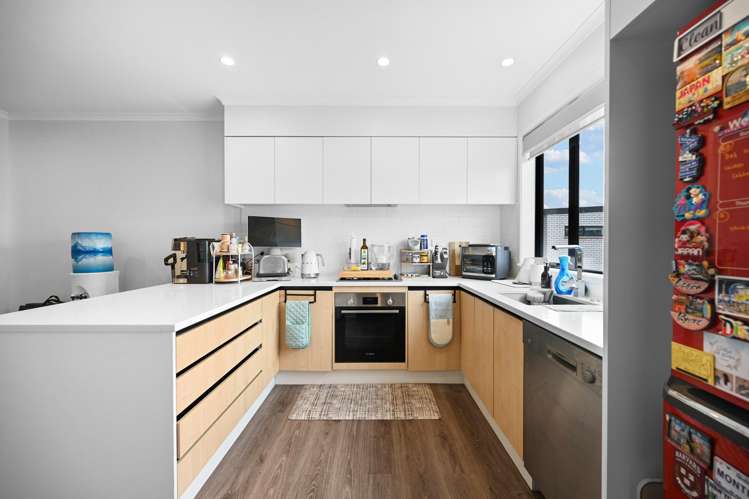 24/182 London Street Hamilton Central_3