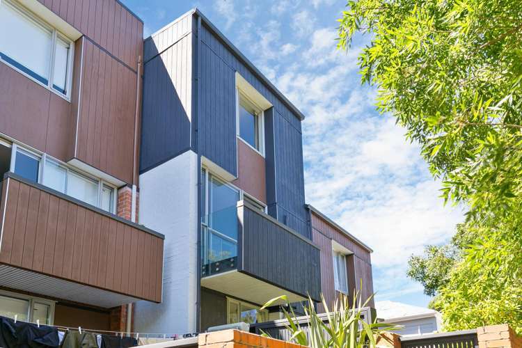 2/120 Rintoul Street Newtown_1