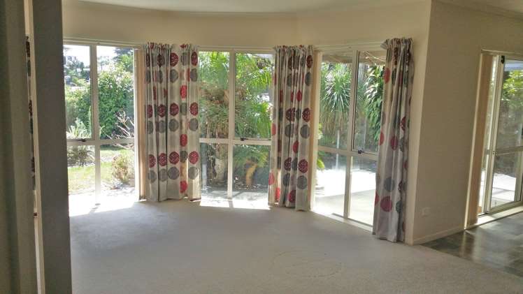 8 Paradise Point Place One Tree Point_9