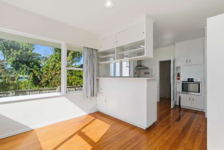 99 Beach Road Otumoetai_11