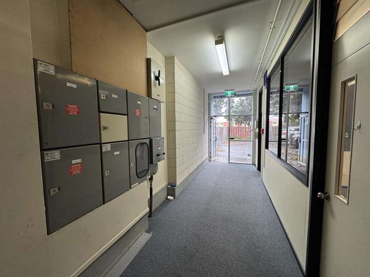 Rear warehouse/20 Kingsford Smith Street Rongotai_4