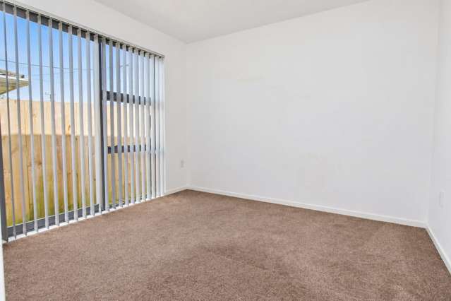 62B Royal Road Massey_3