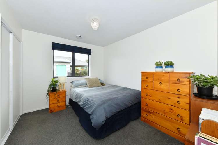 2/11 Short Street Waltham_7