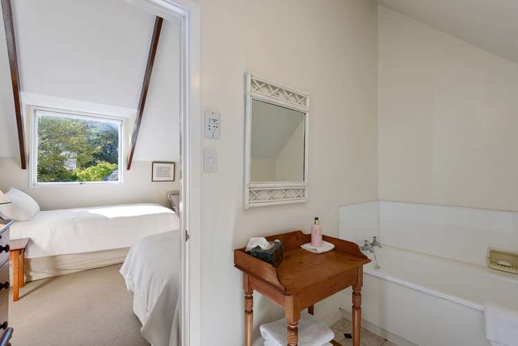 11 Merlincote Crescent Governors Bay_13