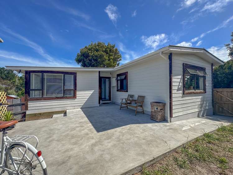 22 Batten Grove The Pines Beach_8