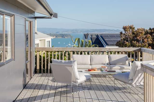 Four Sea Views.Extraordinary Ridgeline Position