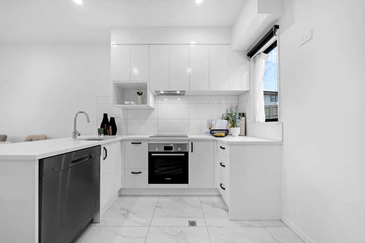 2/112 Moore Street_5