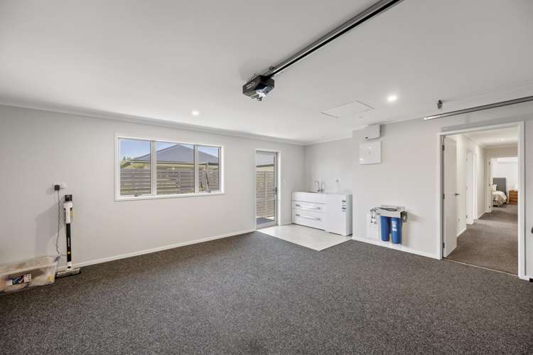 5 Arbuckle Road Frimley_14