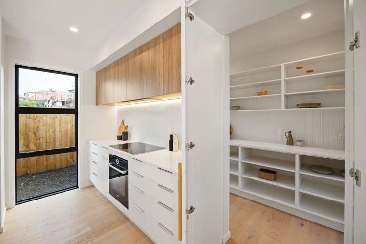 4/15 Lake Domain Drive Hamilton Lake_8