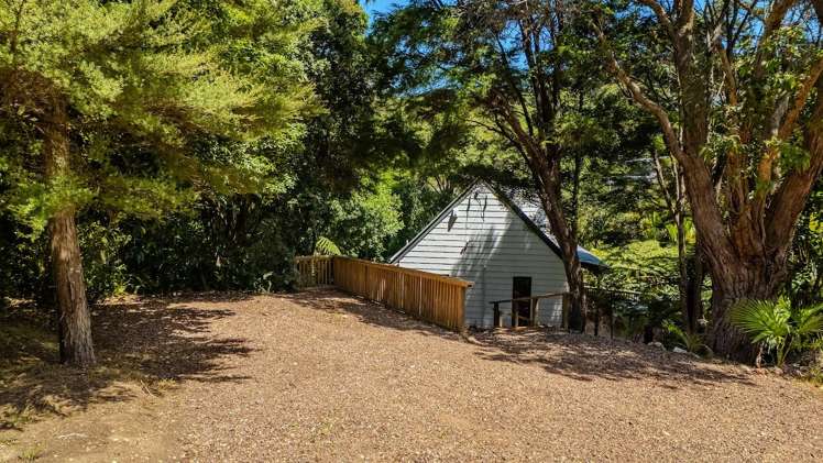 22 Victoria Road North Onetangi_13