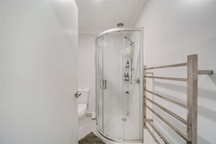 10/14 Ruakiwi Road Hamilton Lake_11