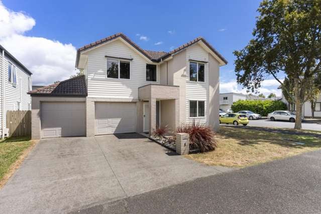 Instantly Appealing Standalone Family Home!