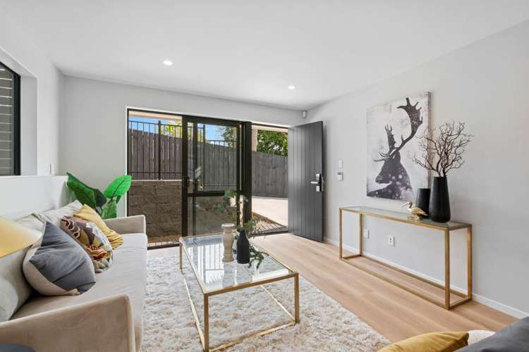 94C Bond Crescent Forrest Hill_5