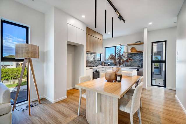 14&16 Woodford Ave Henderson_4