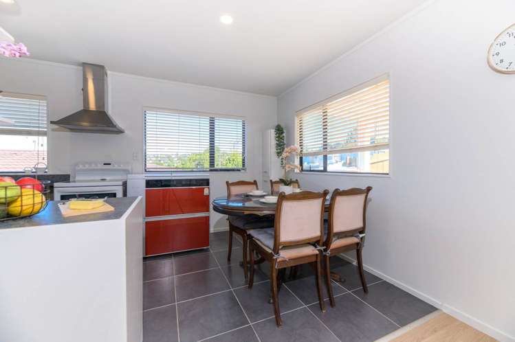 2/109 Target Road Totara Vale_7