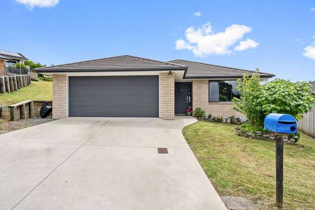 Warm modern 3 bedroom home in a quiet cul-de-sac