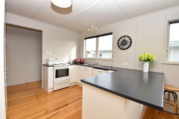 9 Charles Street Carterton_8