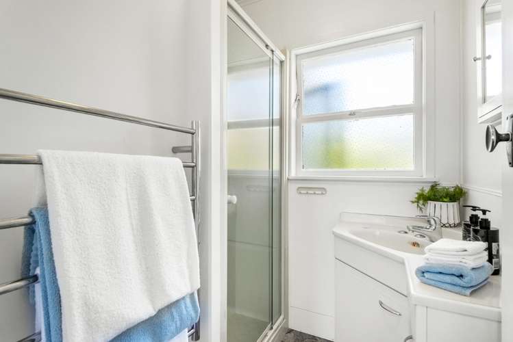 2/12 Westwell Road Belmont_10