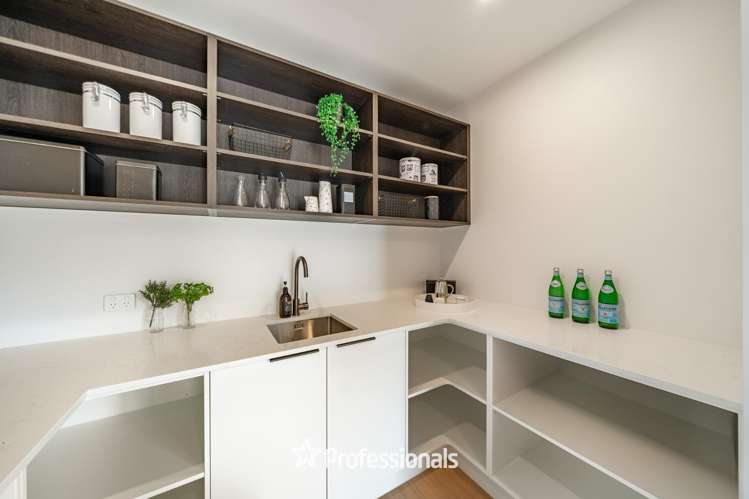 8 Maire Street Woburn_17