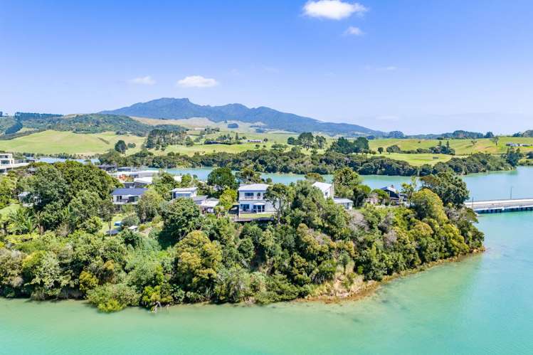 6 Mara Kai Lane Raglan_1