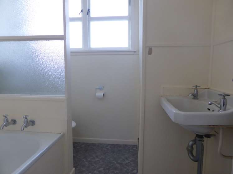 71 Commercial Road Helensville_5