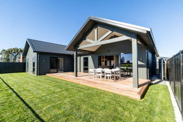 Brand New Luxury Overlooking Reserve