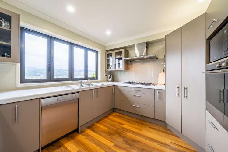 9 Colin Guppy Crescent Riverstone Terraces_11