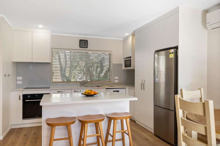 2 Elwarth Way Ranui_28