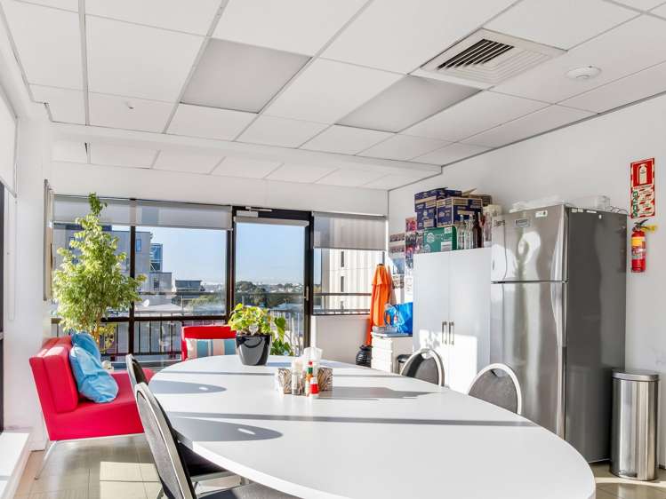 Tenancy 2/100 Carlton Gore Road Newmarket_5