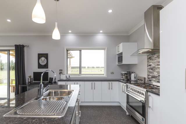 161 Spur Road West Feilding_4