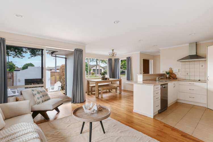 4 Montrose Place Pyes Pa_1